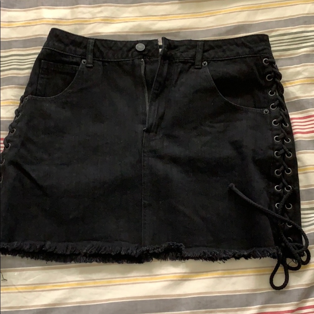 Black side laced skirt